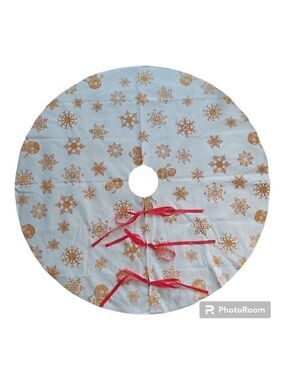 Nwot Medium White Christmas Tree Skirt With Gold Snowmen And Gold Snowflakes